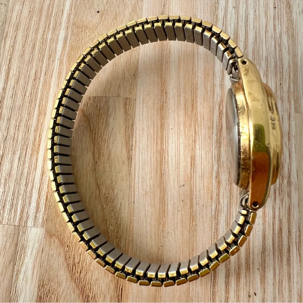 Vintage Lorus ladies gold tone dress watch NEW BATTERY